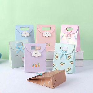Bolsas de papel con diseño estampado, asas de cinta, impresión offset, reciclables, diseño plano, para regalos y manualidades, bolsa de papel vietnamita. - Product Image 1