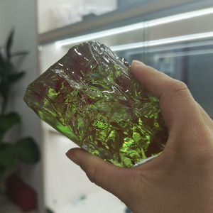 Granate de Yttrium Aluminio Sintético Verde Claro, Material en Bruto YAG con Cambio de Color, Sin Cortar - Product Image 1