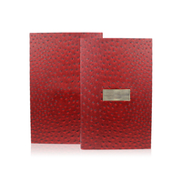Vente en gros de couvertures de menu en cuir PU à motif crocodile bicolore, porte-comptes pour restaurant, café, bistrot, hôtel, logo personnalisé