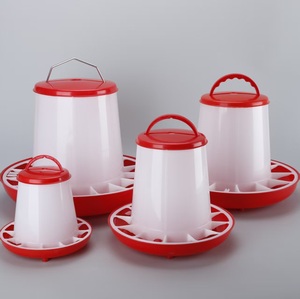 Bebedero de aves de corral con patas, contenedor de agua duradero con mango de transporte para Pollos y Aves - Product Image 1