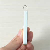 Etiqueta Electrónica de Precio Compacta de 1.3 Pulgadas con Gancho, ESL de Cuatro Colores con Pantalla de Tinta Electrónica para Estantes de Tiendas con Gran Cantidad de SKU