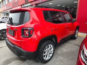<span class=keywords><strong>Jeep</strong></span> <span class=keywords><strong>Renegade</strong></span> 2017-2019 Essence Automatique 4 Cylindres Euro6 Sièges en Cuir Moteur Turbo 5 Places Voitures d'Occasion avec Caméra Arrière - Product Image 6