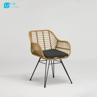 Chaise en osier antique Uland, chaise en rotin de jardin, chaise de salle à manger en osier et acier, meubles en rotin d'extérieur rembourrés