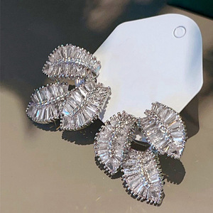 Orecchini con Design a Foglia per Donne, Stile Elegante e alla Moda, Accessori Unici per Uso Quotidiano - Product Image 2