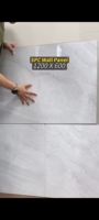 Panneau mural SPC imperméable et ignifuge, vente en gros d'usine, 1220*600mm, rainuré sur tous les côtés, panneau mural de douche en PVC UV imitation marbre