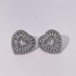 Pendientes de Botón con Forma de Corazón de Circonita Blanca Trapezoidal, Chapados en Oro, de Latón, Clásicos y de Lujo, de Tianyu Gems, para Mujer - Product Image 4