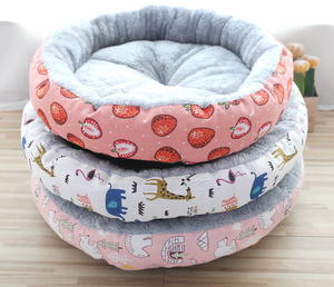 سرير حيوانات أليفة جديد مقاوم للماء للتخييم والسفر، تصميم دائري لطيف للقطط والكلاب، مصنوع من المخمل الصلب بأسلوب كرتوني كلاسيكي، قابل للغسل ومناسب لجميع المواسم - Product Image 6