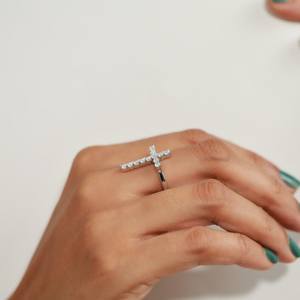 Elegante Anillo Cruzado con Diamante Cultivado en Laboratorio Certificado por IGI, Oro Sólido de 14K, Joyería Cristiana Religiosa con Cruz, Declaración de Fe - Product Image 1