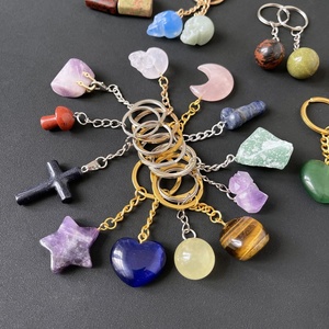 Özel Şifa Taşları Kristal El Sanatları Cilalı Taş Anahtarlıklar Karışık Çeşitli İşlemeli Doğal Kuvars Kristal Anahtarlıklar Hediyelik - Product Image 3