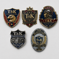 Badge personnalisé écologique 3D métallique multi-formes en forme de bouclier avec lettres anglaises, imprimé thermocollant pour uniforme de club, veste, chapeau, sac