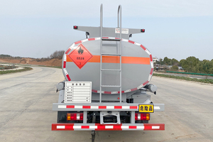 Nouveau camion de transport de carburant 4x2, 9 tonnes, transport de liquides inflammables, capacité du réservoir de 5001 à 10000 litres - Product Image 5