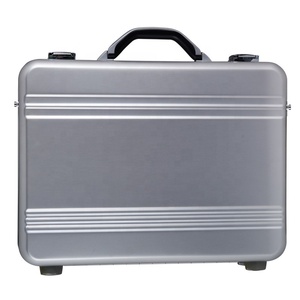 Maletín de aluminio portátil de una pieza, funda de aluminio puro plateado, espuma personalizada <span class=keywords><strong>con</strong></span> <span class=keywords><strong>llave</strong></span> - Product Image 1