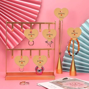 แท่นโชว์รูปหัวใจทำจากกระดาษแข็งสำหรับบรรจุภัณฑ์พวงกุญแจ พร้อมแถบกาวในตัว ใช้สำหรับโชว์การ์ดสินค้า เช่น ต่างหู แหวน - Product Image 2