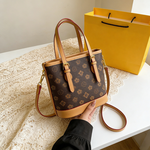 Sac à main de luxe pour femme 2025, motif original, qualité AA, pliable avec fermeture éclair et deux cartes d'accès VIP - Product Image 1