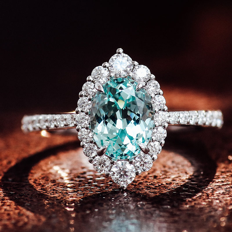 Bague en or blanc 14 carats avec pierre précieuse de laboratoire