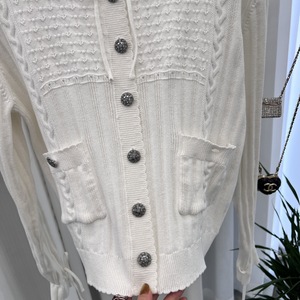 Primavera 2026 Nuevo Cárdigan de Punto Trenzado de Algodón Peinado 100% Color Blanco Crema con Cuello de Lazo y Cordón en las Mangas, Top Corto - Product Image 5