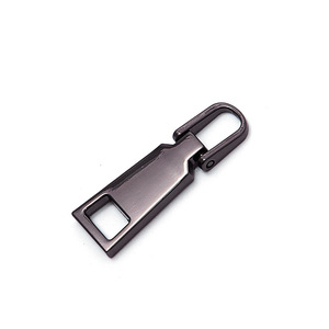Porte-clés de voiture en alliage de zinc chromé, pendentif multifonctionnel pour usage domestique - Product Image 3