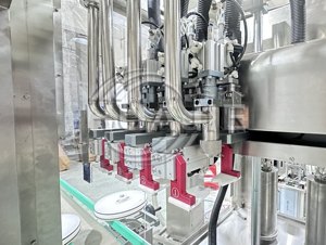 HUAJIE Fabricant <span class=keywords><strong>Machine</strong></span> de remplissage de détergent cosmétique de suivi de remplissage de shampooing linéaire de haute précision entièrement automatique - Product Image 4
