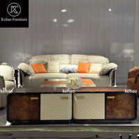 Meuble TV de Luxe en Placage de Bois Noyer avec Panneau en Cuir Matelassé, Poignées Métalliques Dorées, Finition Brillante pour Salon de Villa