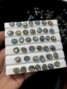 บลูลาบราดอไรต์ทรงโรสคัทแบบคาโบชองสำหรับทำเครื่องประดับ - Product Image 5
