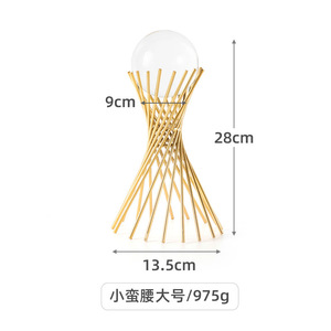 Acessórios de Decoração Moderna de Luxo para Casa, Artesanato em Metal Cristal Dourado, Ornamentos Criativos para Exibição na Sala de Estar Feitos de Ferro - Product Image 2