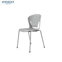 Chaise en plastique empilable grise moderne avec dossier découpé en feuilles