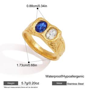 Origineel ontwerp klassieke 18K gouden roestvrijstalen witblauwe ovale rhinestone zandgouden getextureerde lichtgehamerde zirkoonring - Product Image 6
