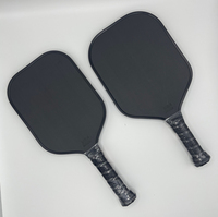Raquette de pickleball personnalisée OEM haut de gamme, forme allongée, noyau en nid d'abeille réactif en PP, approuvée USAPA, revêtement en fibre de carbone T700