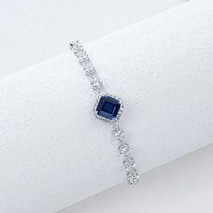 Bracelet de luxe en argent 925 avec saphir cultivé en laboratoire, bracelet halo en CZ bleu taille émeraude pour femme, vente en gros disponible - V - Product Image 4