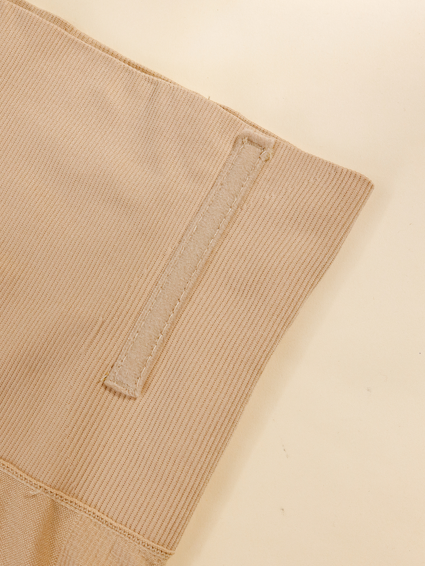 High-Waist Shaping Brief (S1): waistband, closure and adjustment-point detail
