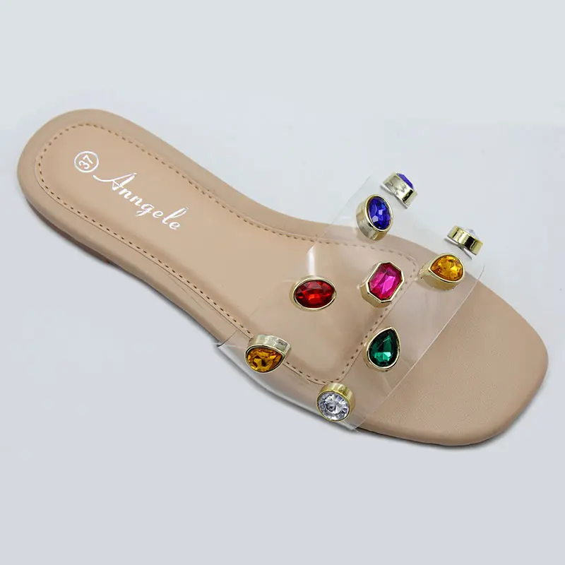 Sandal jeli permata warna transparan baru musim semi/musim panas sandal lunak untuk wanita dan sandal pantai sandal untuk wanita sandal jepit