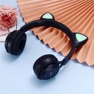 <span class=keywords><strong>Headset</strong></span> Musik Murah Y08M Over Ear dengan Mikrofon, Dukungan Kartu Memori, Headphone Nirkabel Warna-warni Model Telinga Kucing Bercahaya untuk Anak-anak - Product Image 4