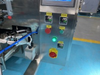 Machine d'emballage verticale haute vitesse pour sachets triangulaires, équipement d'emballage de sachets de grains de café torréfiés à godet en chaîne