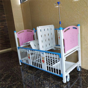 Cama Hospitalaria Pediátrica Manual de Doble Manivela con Barandillas de Seguridad y Diseño de Dibujos Animados - Product Image 4