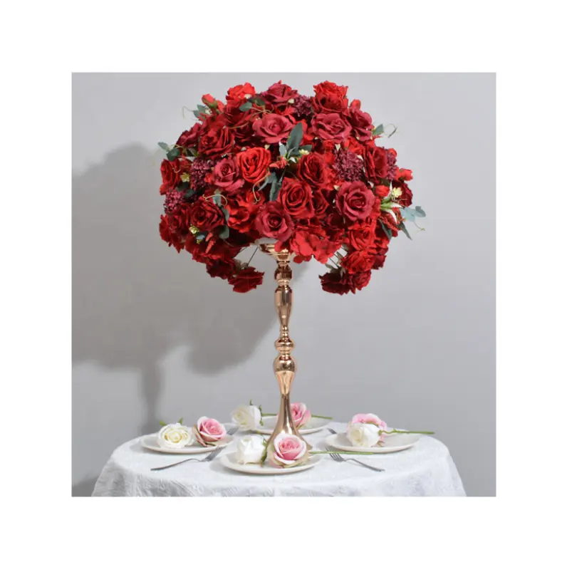 Bola de flores rosa com flores bonitas, peças centrais de casamento, flores artificiais artesanais, decoração de beijos