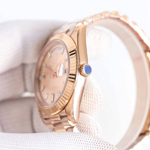 Artesanía de panel de alta calidad a nivel de techo, graduaciones a escala completa, luminiscencia uniforme. Reloj Mecánico para Hombre - Product Image 4