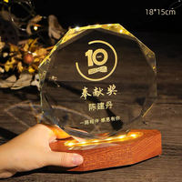 Trophée en verre cristal personnalisé avec base en bois et éclairage LED, trophée de récompense en verre cristal