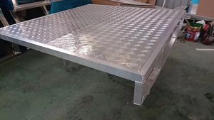 Plateau de camionnette en alliage d'aluminium personnalisé, robuste, avec finition peinte en poudre, couleurs et logo personnalisés - Product Image 4