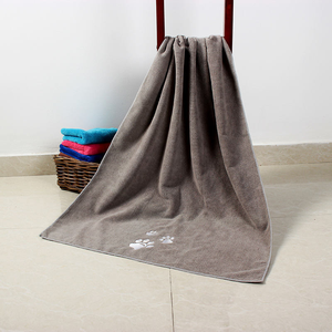 Toalla de Baño para Mascotas de Microfibra Suave, Gris, con Estampado de Huellas Bordadas, Rectangular, Estilo Simple, para Uso en el Baño - Product Image 4