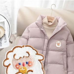 Broderie de moutons et de lapins mignons tenant des carottes, pouvant être appliquées sur les vêtements - Product Image 3