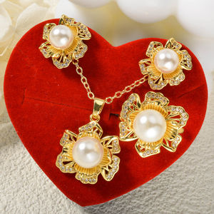 Conjunto de Joyería de Moda al por Mayor, Anillo, Aretes y Collar con Colgante de Flores de Circonita y Perla Chapados en Oro de 18k de Primera Calidad - Product Image 3