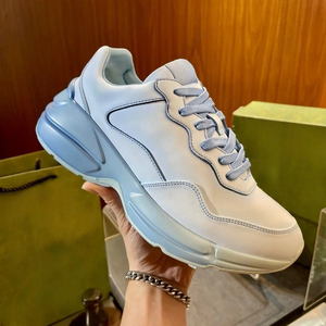 Chaussures de style décontracté pour hommes et femmes, en cuir véritable, style rétro, semelle épaisse, chaussures de sport pour hommes, par un créateur de mode. - Product Image 1