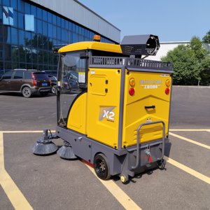 Machine à balayer les trottoirs à grande vitesse, balayeuse électrique pour le nettoyage des routes, pour les allées piétonnières et les parcs urbains - Product Image 1