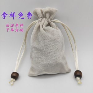 Bolsa de terciopelo con cordón para guardar joyas, tamaño pequeño, con cuentas de madera, logotipo personalizado disponible - Product Image 3