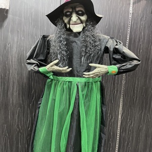 Ornements de sorcière à grande échelle Halloween Vaisselle et décorations de fête pour maison hantée et scènes de salle secrète - Product Image 2