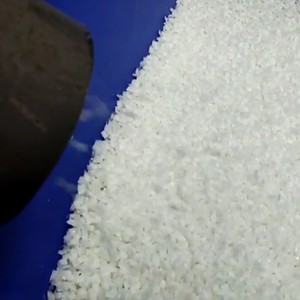 Équipement de machine de recyclage de granulation pour les déchets de films plastiques et de tissus non tissés défectueux, rejetés, bordures/bandes/cintres/fils/rouleaux - Product Image 2