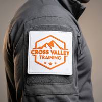 Écussons en feutre non tissé brodés 2D et 3D personnalisés en gros, étiquettes thermocollantes pour vêtements, chapeaux et sacs à dos