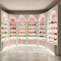 Vitrine de présentation sur pied personnalisée en verre trempé avec éclairage LED pour magasin de détail et musée