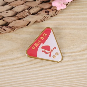 Insignias Escolares Personalizadas Shengwang de Metal, Broches de Solapa Pintados de Aleación de Zinc para Regalos Conmemorativos de Graduación - Product Image 2