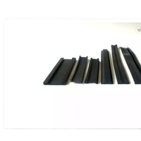 Approvisionnement d'usine de bonne qualité en forme de C réservoir résistant à l'huile Automobile en Silicone SR NBR SBR bande extrudée bande pince rainure joints bandes